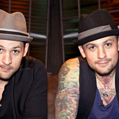 The Madden Brothers - OHMYGOD (OMGMGK) (ft. MACHINEGUN KELLY)