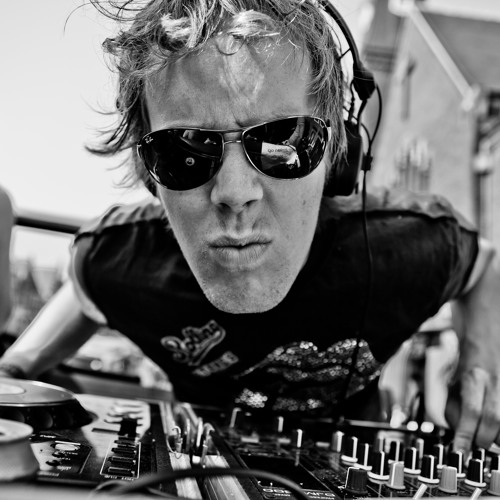 Mike Ravelli - Mondays wild imagination mix for Overdose.am
