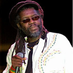 Macka.B ~ 'Wha Me Eat' Live