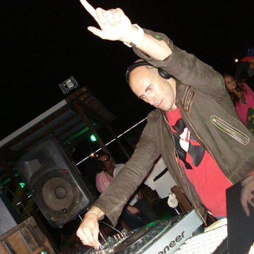 A Unique Vybe Experience Nov 2011 - Danny Fourfour