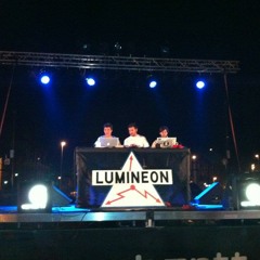 Lumineon Monkey Week Live 01-11-2011