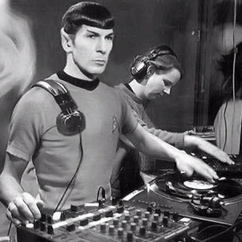 Christmas Remix 2008 - Frosty The Snowman VS This Is Why I'm Hot 11-22-08