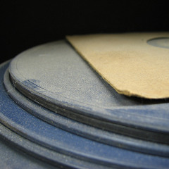 Turntable scratching on the one two's