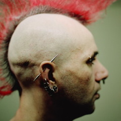 这首歌  是我一位朋友刚当Disco DJ不久  创造第一首歌做给我们朋友听的 给点意见吧