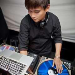 DJ黃哲 - 感謝粉絲支持 - 祝大家耶誕以及2012新年快樂