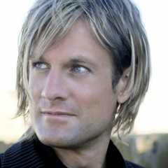 Elvis Presley's "A Little less conversation" - Ike Moriz's cover