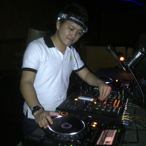 MixTape Dj VarLy New Year 2012 - Dutch House Gp128kbps