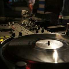 Por mamá y papá. Dorian & Dj Diavlíd.