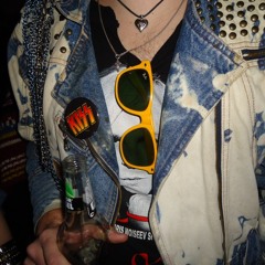 Мальчик в очках от Ray ban