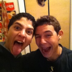 מי זה הבחור הסקסי הזה?!?!?! at Yotam house