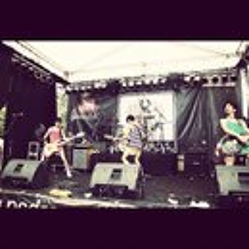Hoolahoop - Perjalanan Terindah (Feat. Aska "Rocket Rockers")