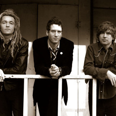 Nada Surf - Enjoy the Silence (cover Depeche Mode) - Live Le Mouv (18-01-12)