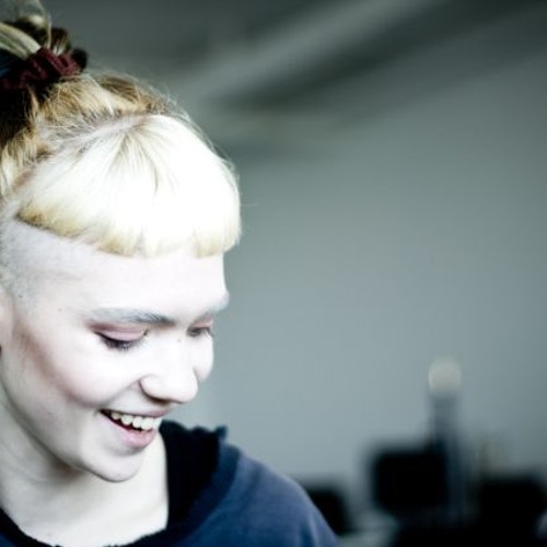 Grimes -  Be A Body  (Backwards version)