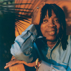 Milton Nascimento Emocionante (beat)