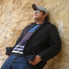 واقف علي بابك مستني