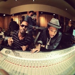 Juicy J - Cup feat. Wiz Khalifa & Chevy Woods