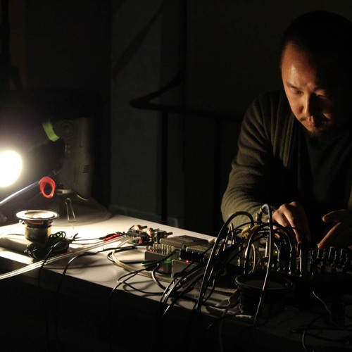 Yan Jun live at White Fungus launch, 2011