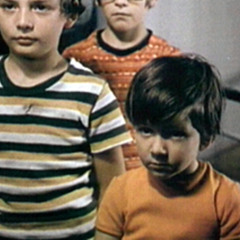 Изпити по никое време-Оставете ни да играем" 1974