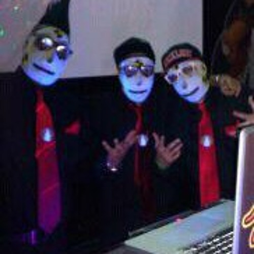 Chasing International Car's DJ iDash (Smash-Up) CrashDumb-E DJ's
