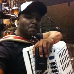 Quem tem sorte e solteiro tocado agira por mim mesmo rs gravado em casa hoje tem ensaio essa vai rolar  at Jardim Antônio Marincek