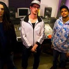 Pervertidos elegantes - World war III