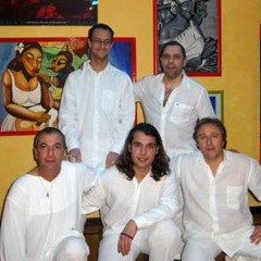 EL NEGRO ESTA COCINANDO