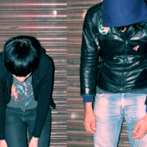 Crystal Castles - Untrust Us