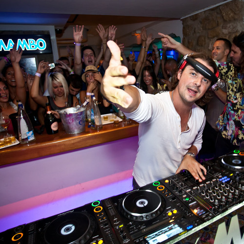 Swanky Tunes vs. Deadmau5 vs. Qulinez - Together Strobe Troll [Axwell Mash-up]
