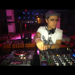 While my pompirop at La Noche