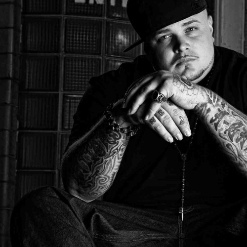 Struggle Featuring Waylon Jennings and Yelawolf -- Outlaw Shit
