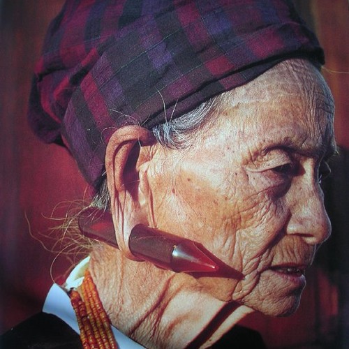 01. LAHTAW ZAU LUM - Tsaw ra ai chyinghkai Nu e