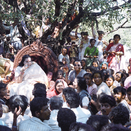 1995 Navaratri Puja; Don't Reflect But Project Your Depth