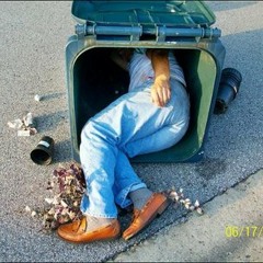 EL CHICO DEL CRANEO CHUECO - A la basura (con DMA)