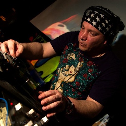 Join the dots Remix with kutz by DeeJay Random