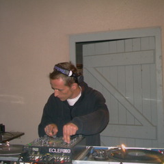 Guilhom HSF squattmix. bow road,londres 31.04.2003