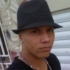 Lagrimas Balada  a Een mi casa estudio aqui ensorrao pero es para el q se pasa hablando de q no es cantar es bregar cn el publico yo te digo Camo en Control q ala gente le encanta mi voz y esto es lo mio ok y cn el tiempo adquiero mas esperiencias Dios me