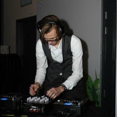 Kevin Seeker Beach Lounge 2012