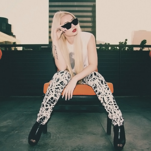 Iggy Azalea ft TI and Kidd Zeekz - Murda Business (Twitter @KiddZeekz) Follow!!!