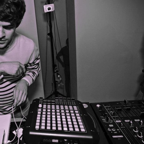 Grimes - Genesis feat. Deniro Farrar (Ryan Hemsworth remix)