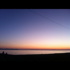 Yaz sesi: dalgalar, insanlar, cırcır böcekleri  at Dikili Kordon (Kumsal)