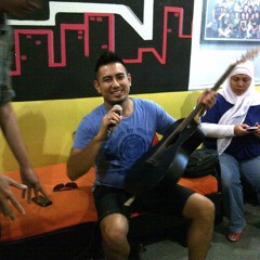 Rio Febrian - Kharisma Cinta - live at Oz Radio Bali