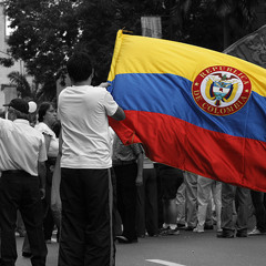 Amarillo azul y rojo