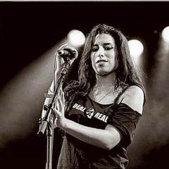 Amy Winehouse - In My Bed (Live at Summer Sundae Weekender)