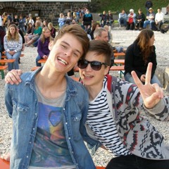 earL- Burning Houses (Acoustic Session @ Radio X)