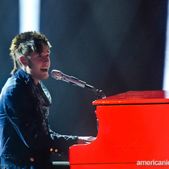 Colton Dixon - Piano Man - Billi Joel (American Idol Top 10)