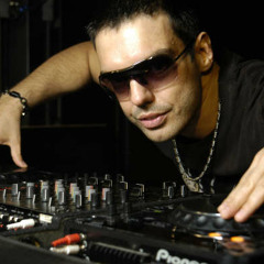 Hüseyin Karadayı ft. Işın Karaca - Eğlen Güzelim