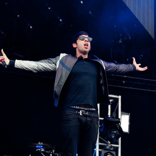 Example - Perfect Replacement (Live @ V Festival) [Rip by Thomas Coxhead]