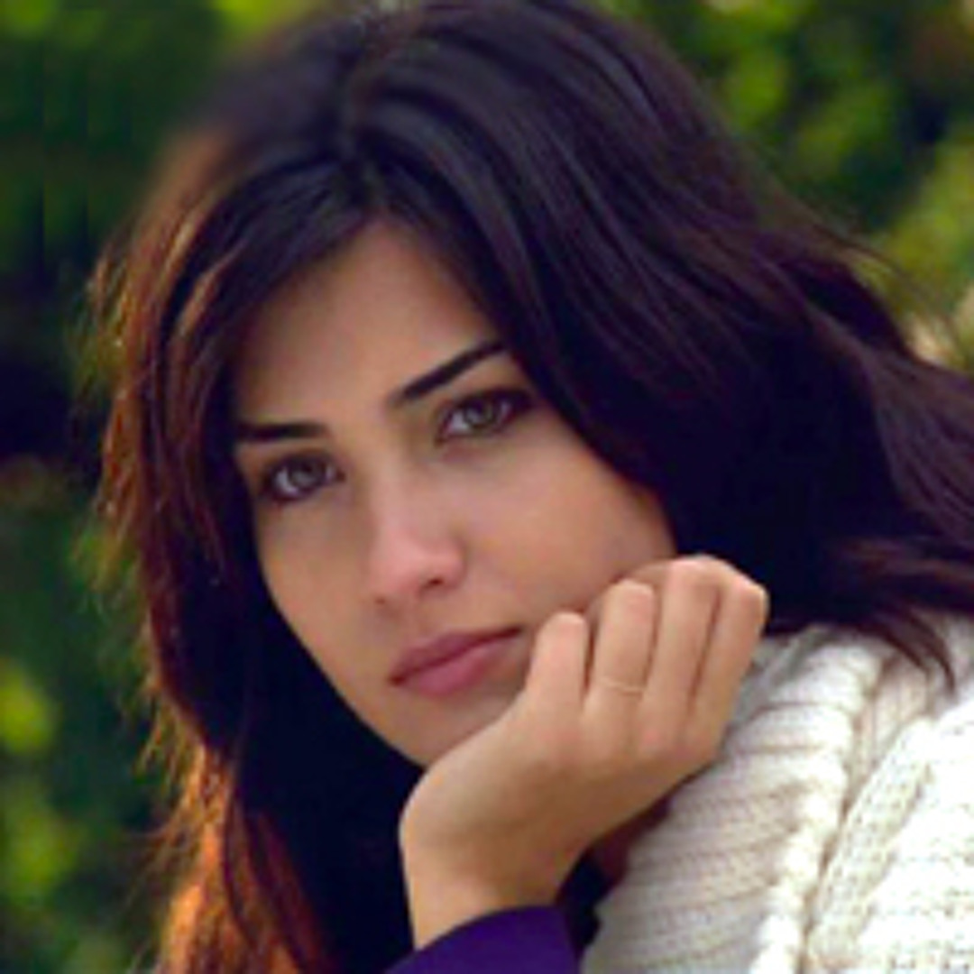 Onlayn porno: odam qaraydi va cums