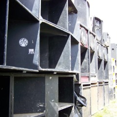 Live---- oxis/vs/plaix----<teknival bourges 2006 >----:)