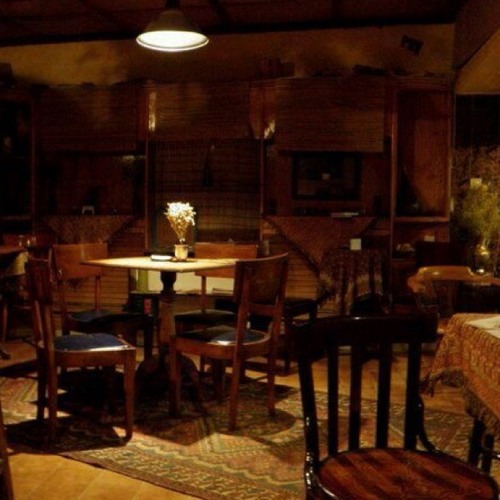 شبیه دخترک های رو قلیون های قاجاری